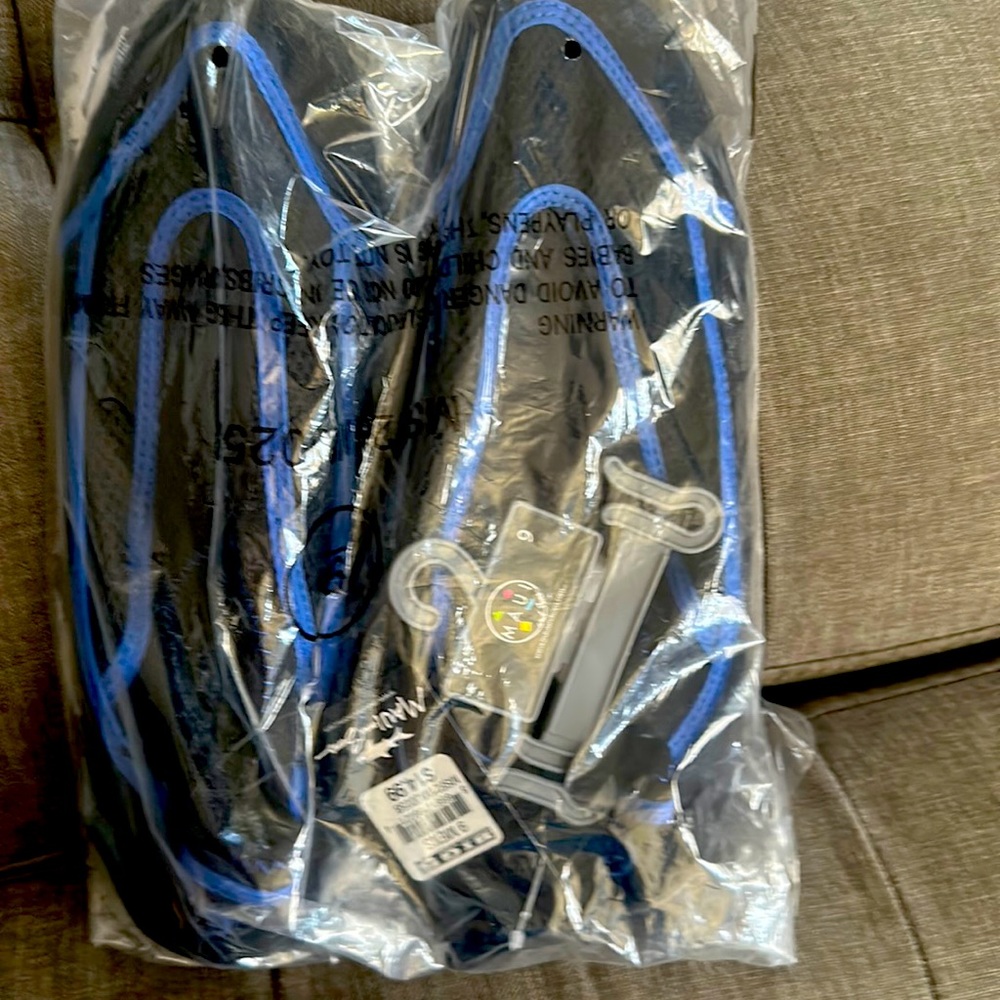 Maui water shoes size 9 brand new